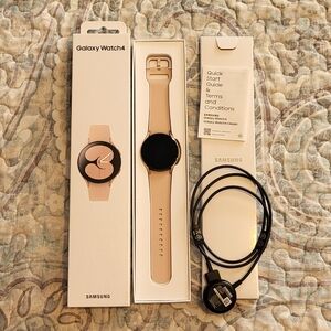 Samsung smartwatch + extras